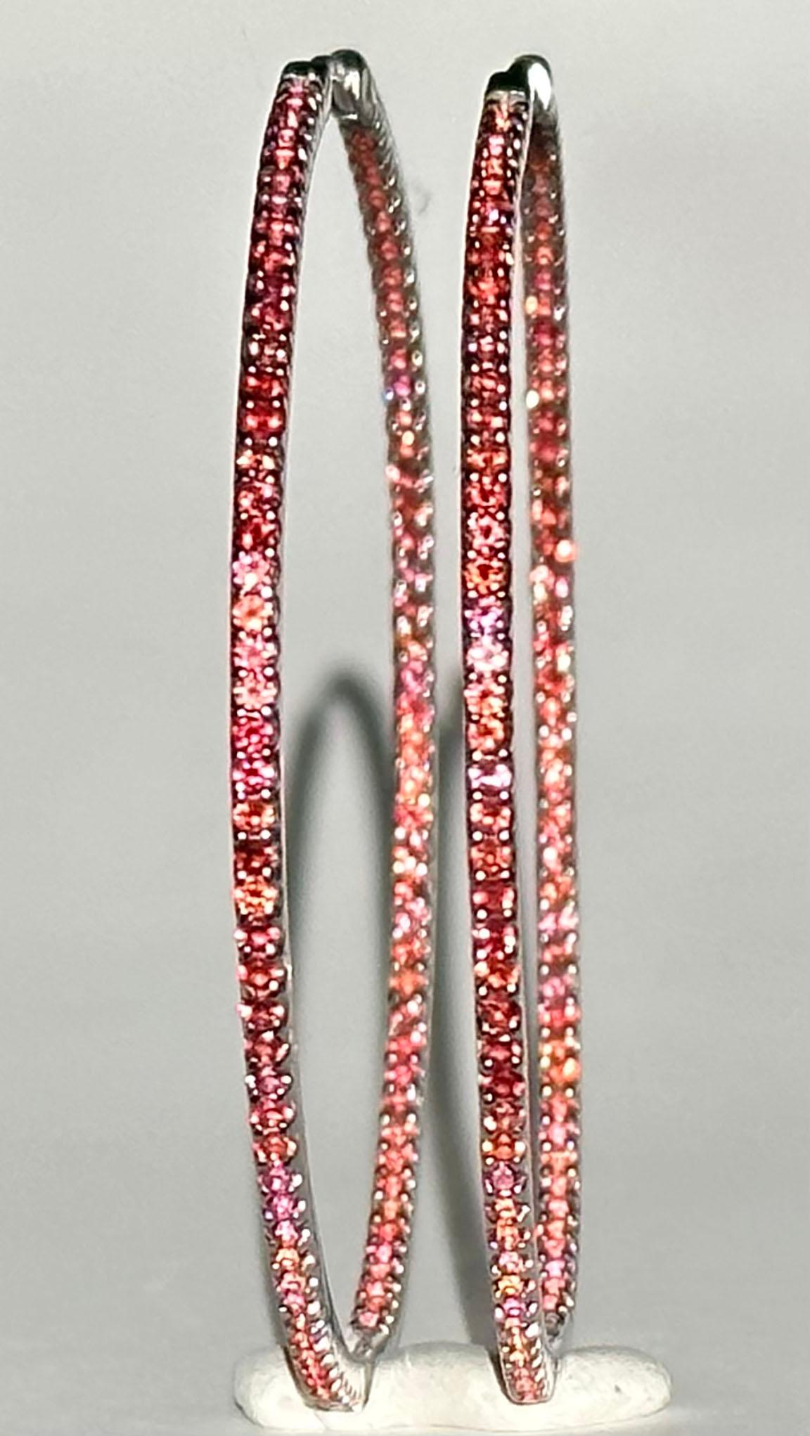 Boucles d'oreilles en argent serties de 190 saphirs Songhea ronds brillants Neuf - En vente à Seattle, WA
