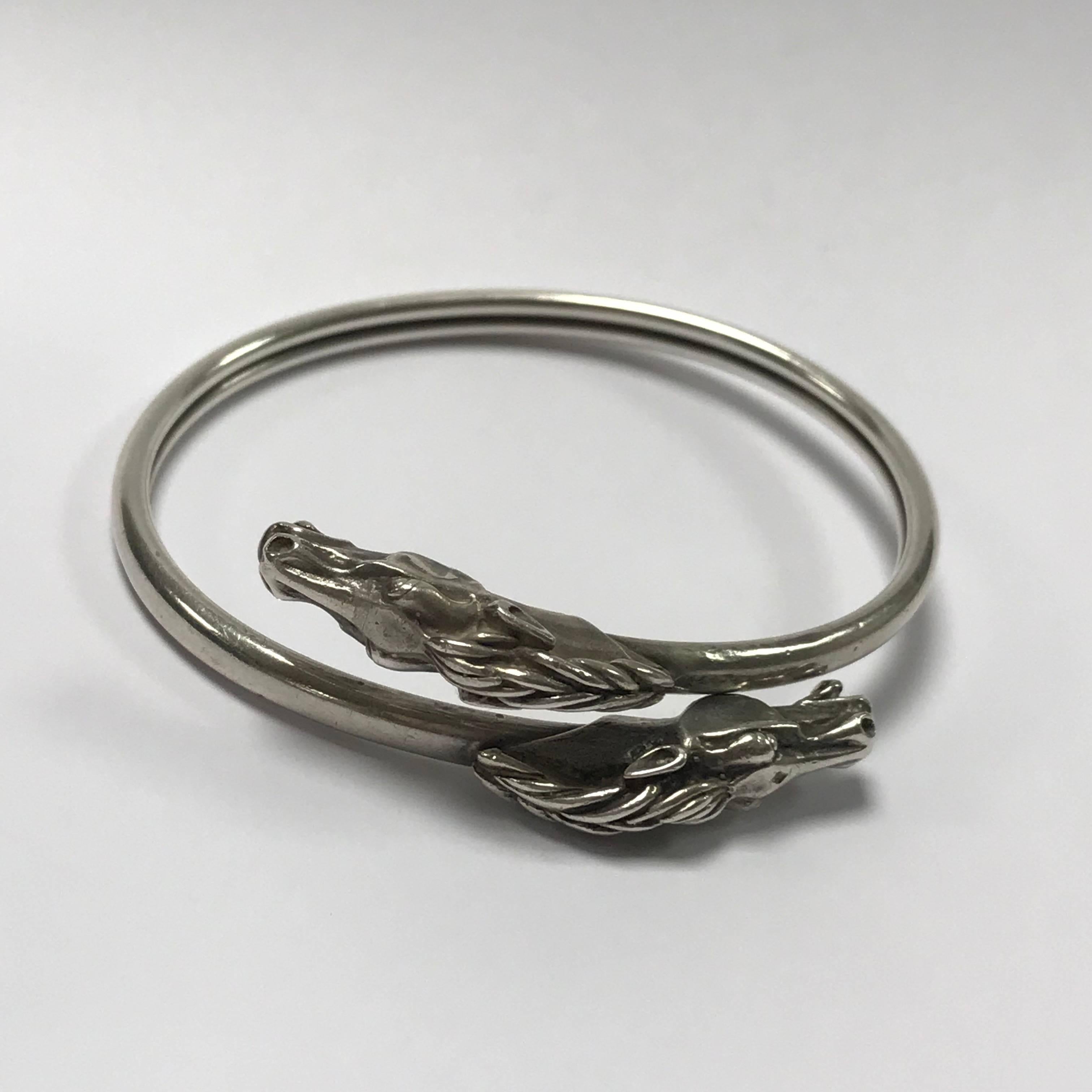 Silver Horse Heads Bangle Bracelet In Good Condition In Vannes, FR