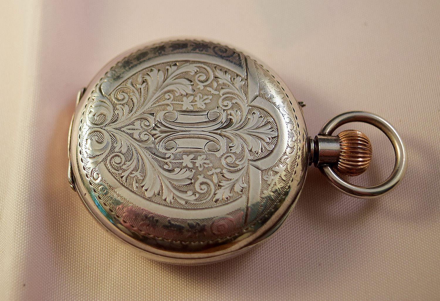 Silver hunter cased pocket watch with attractive dial and hand chased case 3