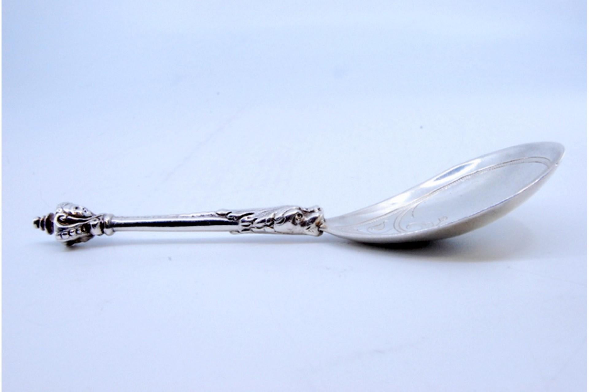 Silver ice cream scoop with embossed handle, engraved shell and dragon head en Bueno estado para la venta en Porto, PT