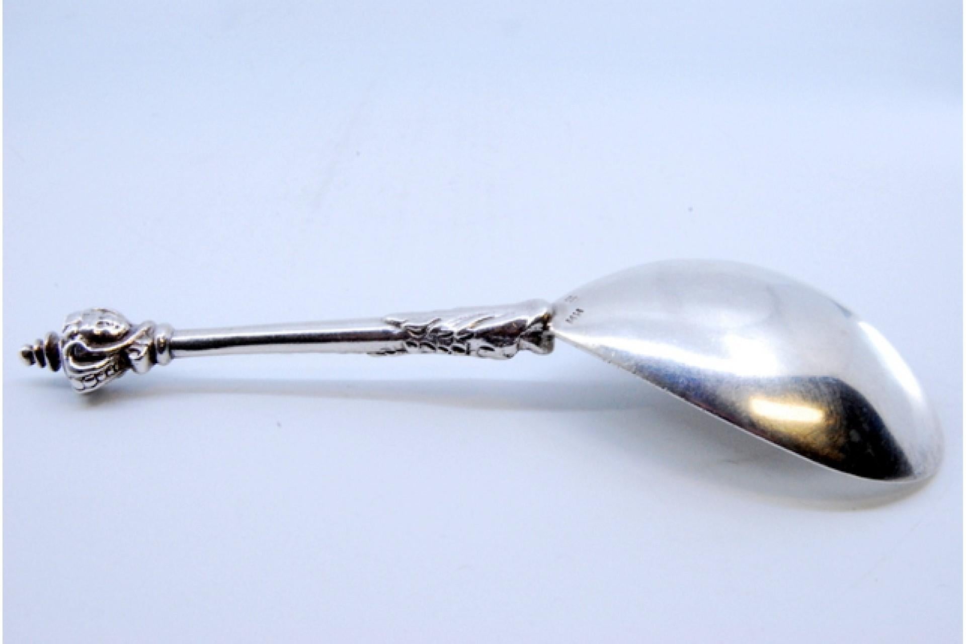 Silver ice cream scoop with embossed handle, engraved shell and dragon head en venta 1