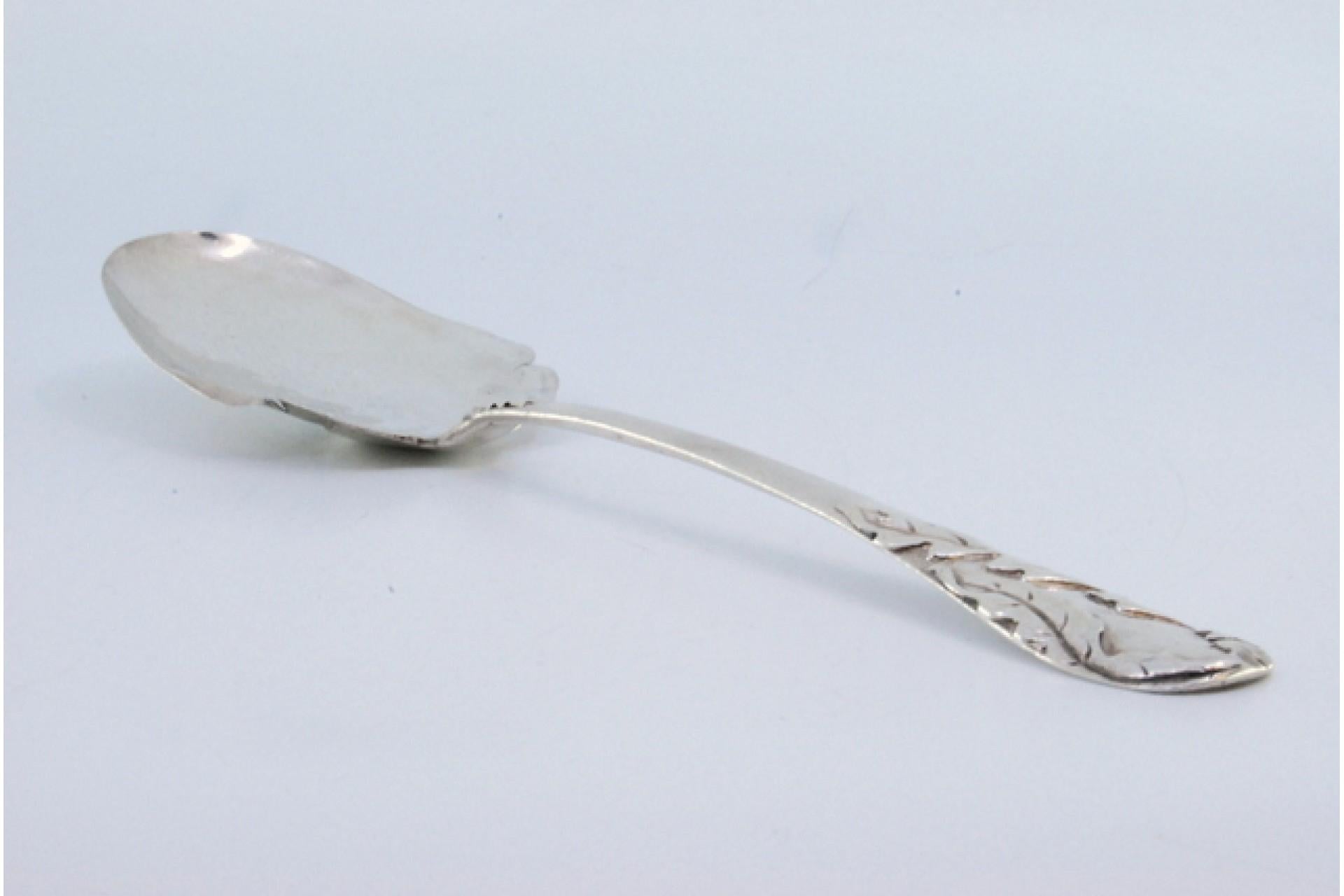 Silver ice cream scoop with reliefs on the handle en venta 2
