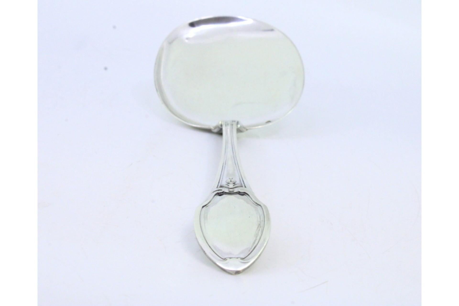 Silver ice cream scoop with smooth shell and crimped reliefs along the handle Europeo en venta