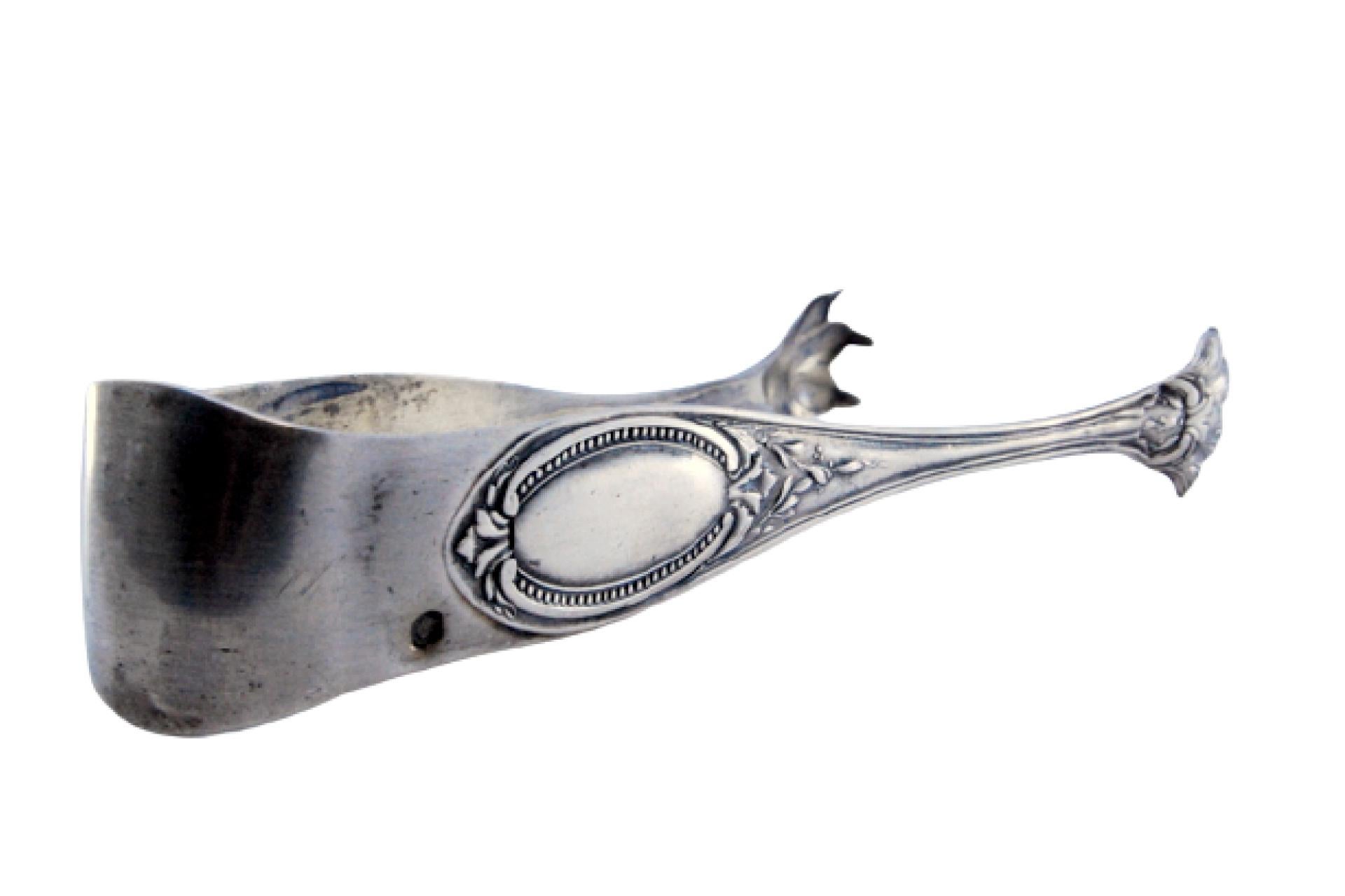 Silver ice tongs in claw shape with monogram card For Sale