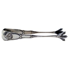 Silver ice tongs in the shape of claws Silver ice tongs in the shape of claws