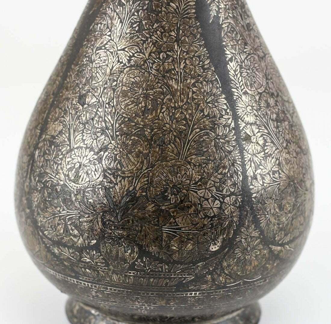 Silver Inlaid Bidri hookah base floral, 17th Century

A heavily and finely inlaid silver bidri hookah base or vase. Allover silver inlaid with flowers and floral sprays, 17th Century.

Additional Information:
Primary Material: Glass 
Material: