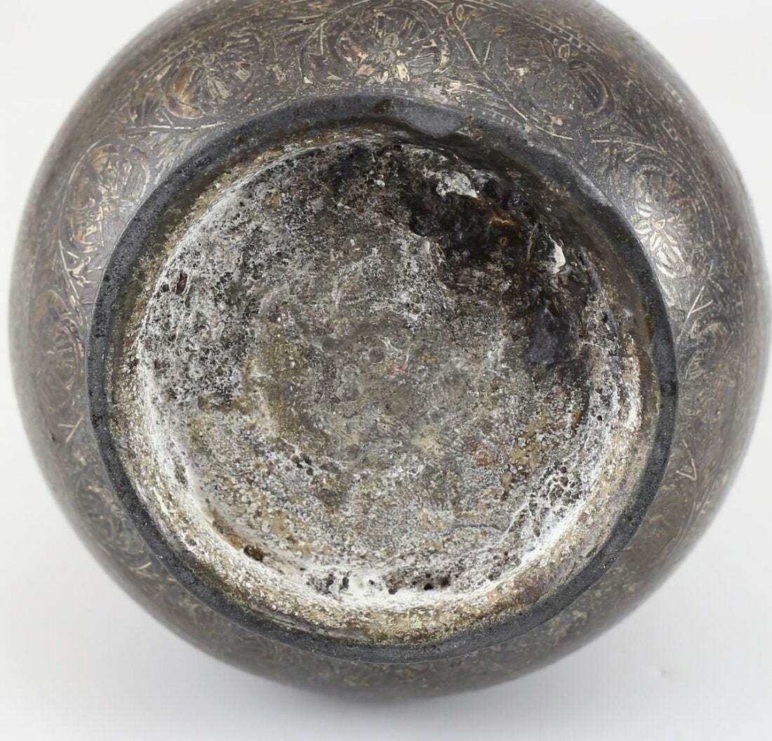 Silver Inlaid Bidri Hookah Base Floral, 17th Century In Good Condition For Sale In Gardena, CA