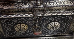 Kleine Truhe mit Silbereinlage, Marokko, 19.