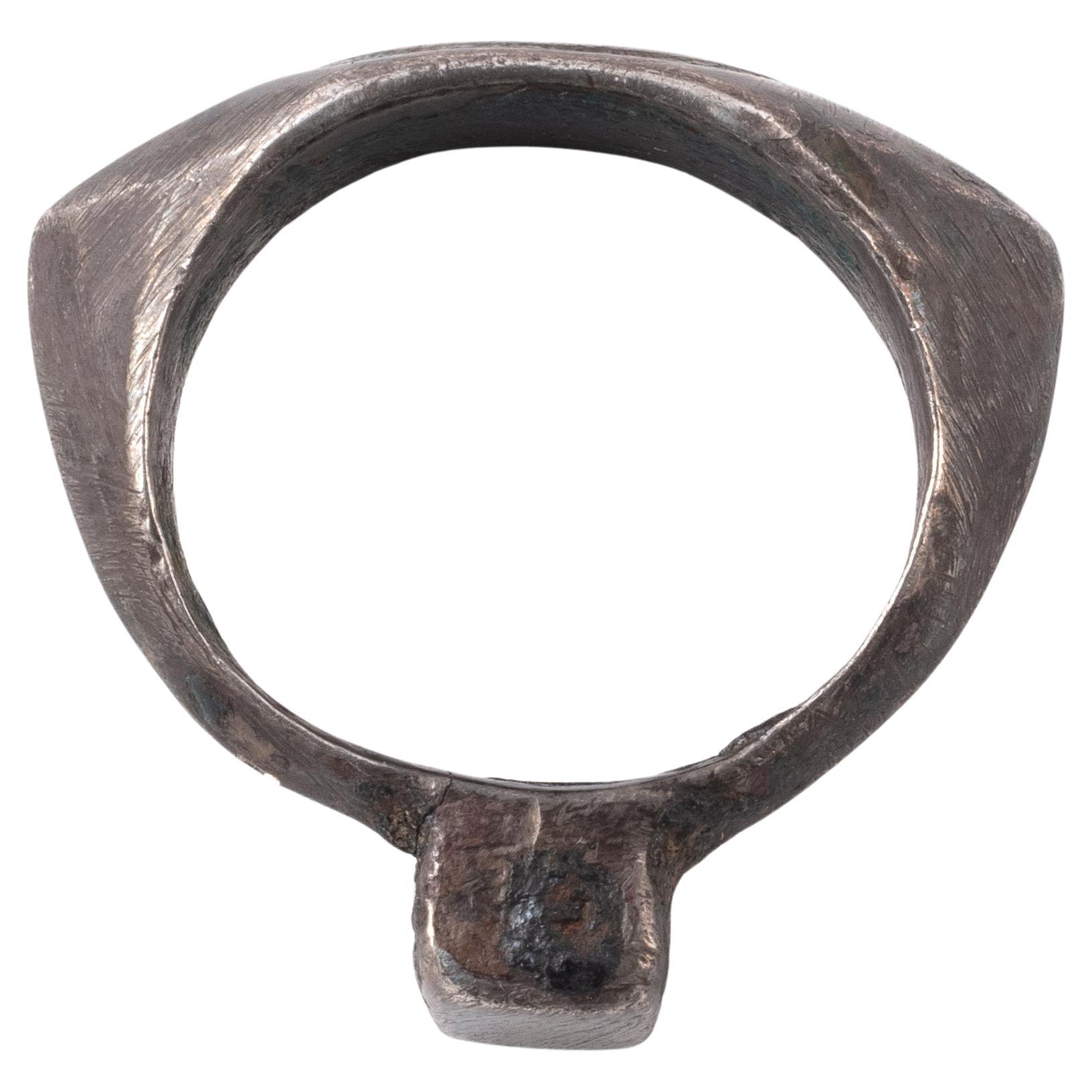 Silberner Intaglio-Ring mit römischer Gottheit 1.-3. Jahrhundert AD (Klassisch-römisch) im Angebot