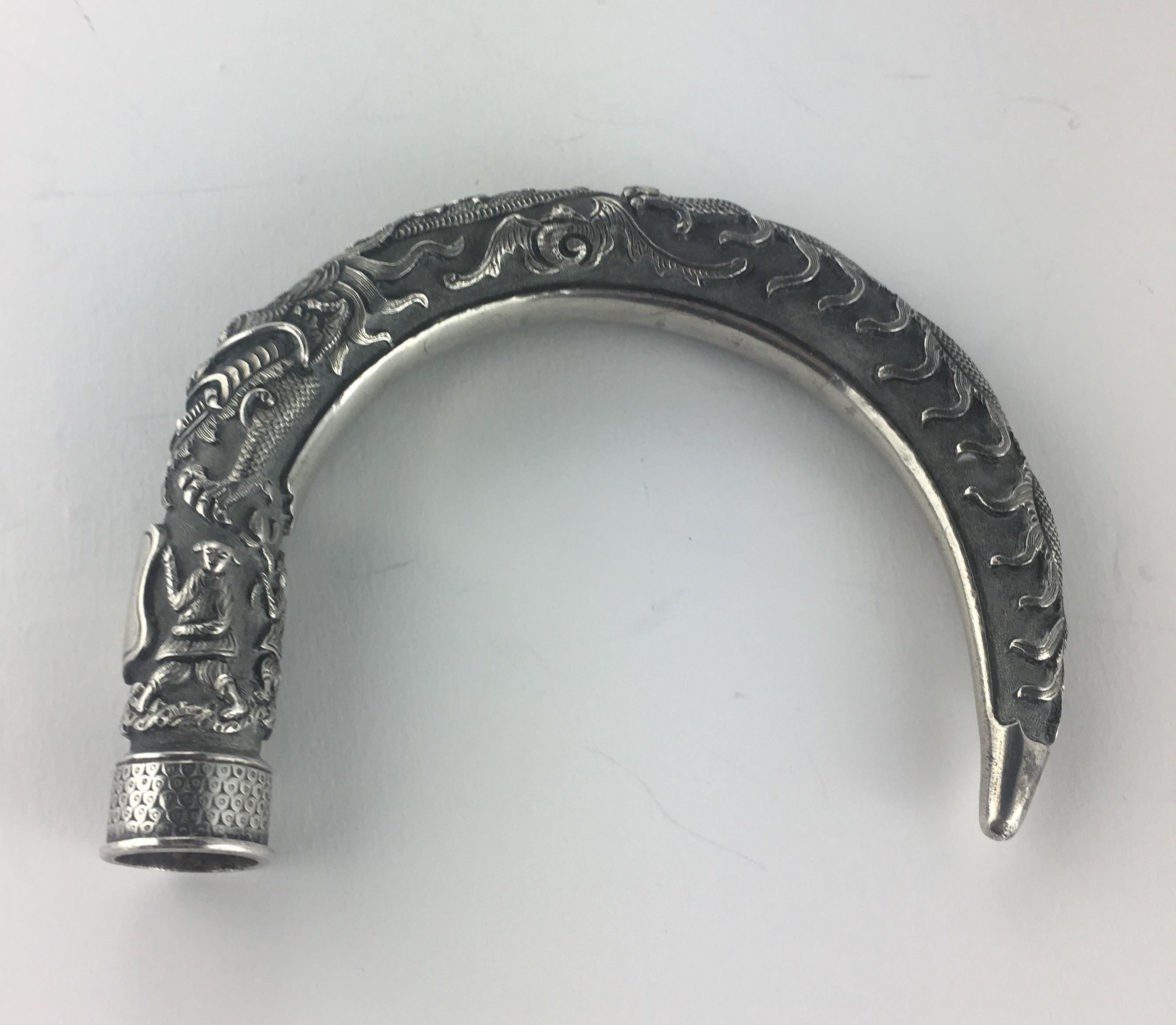 Intricately Carved Silver Cane Handle, French Chinioserie In Good Condition In Miami, FL