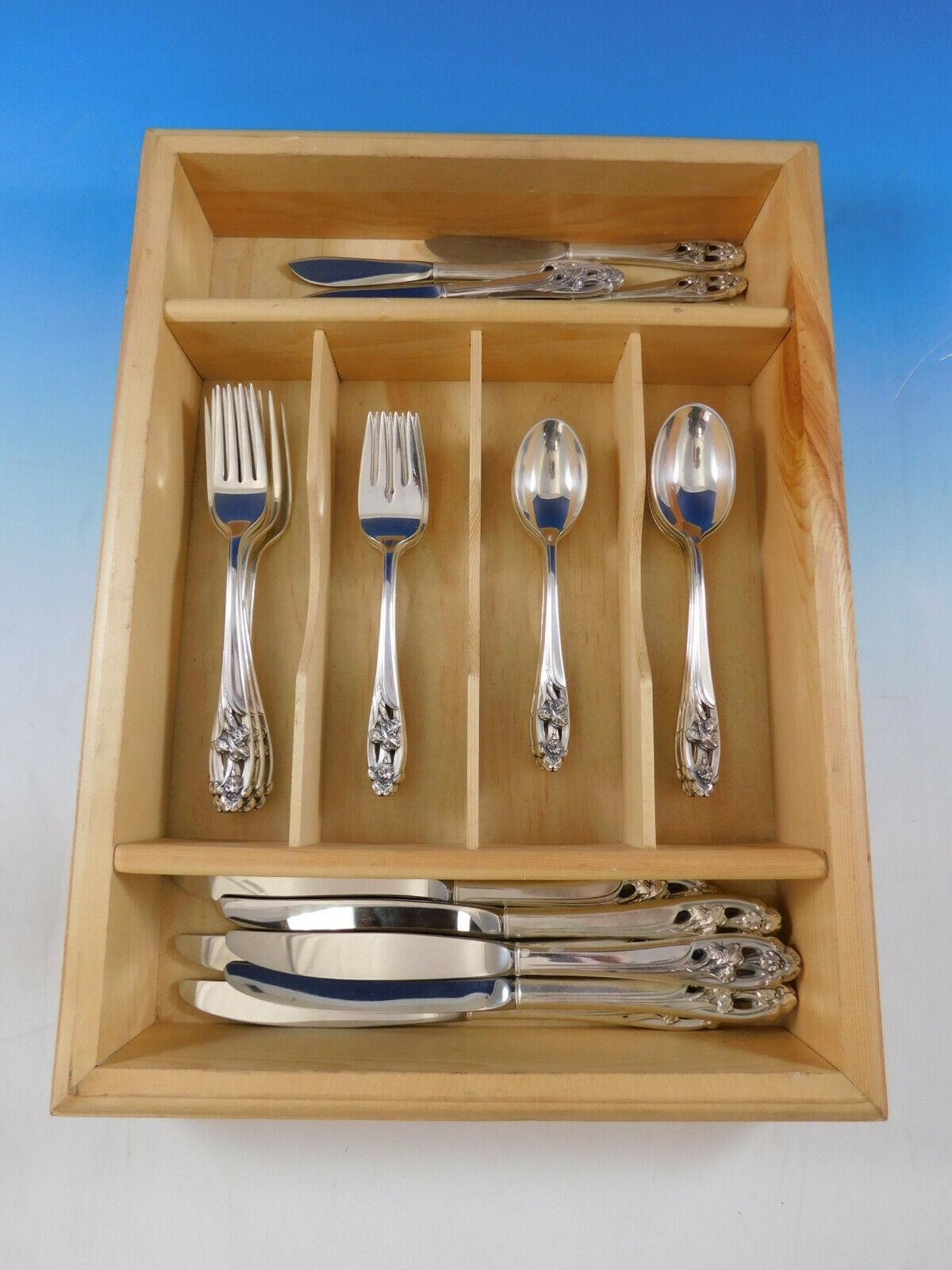 Silver Iris by International sterling silver pierced handle flatware set - 36 pieces. Great starter set! This set includes:

6 knives, 9 1/4