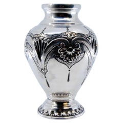 Silver jar with shell shape in the style of D. João V