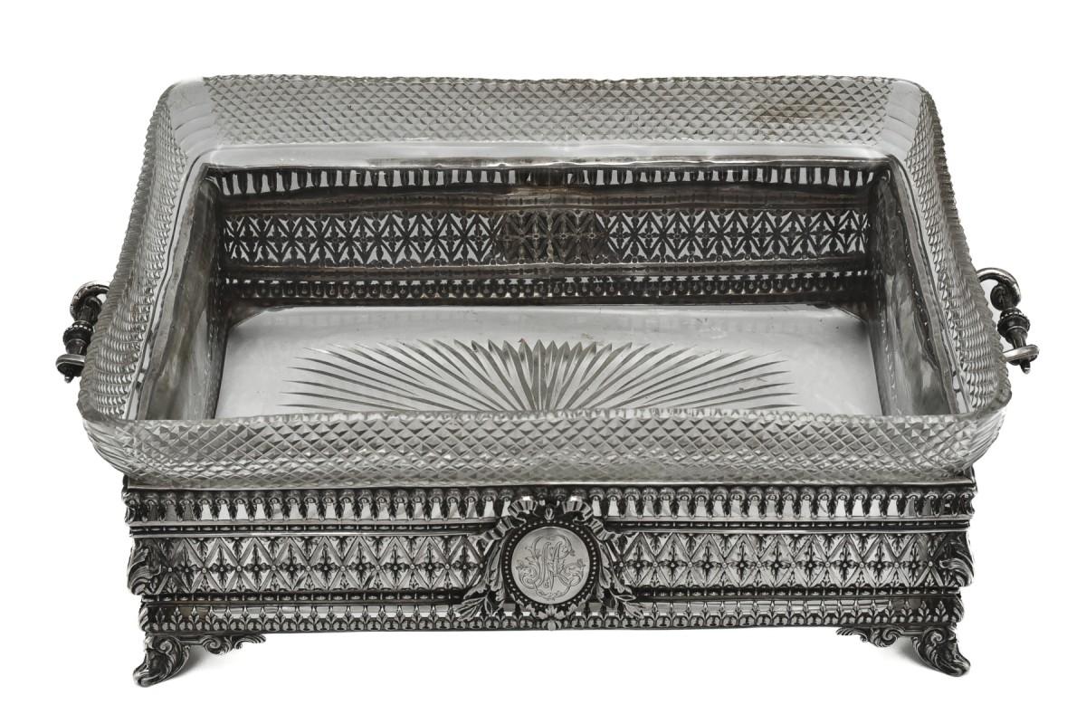 A unique silver rectangular jardinier with a crystal insert.

The jardinier comes from France from around 1850, marked with a French hallmark, the head of the goddess Minerva.

(Silver 0.950). A rare rectangular form of an intricately carved basket