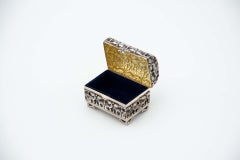 Silver jewelry box in the shape of a trunk