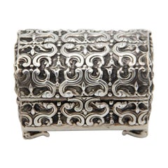 Silver jewelry box in the shape of a trunk