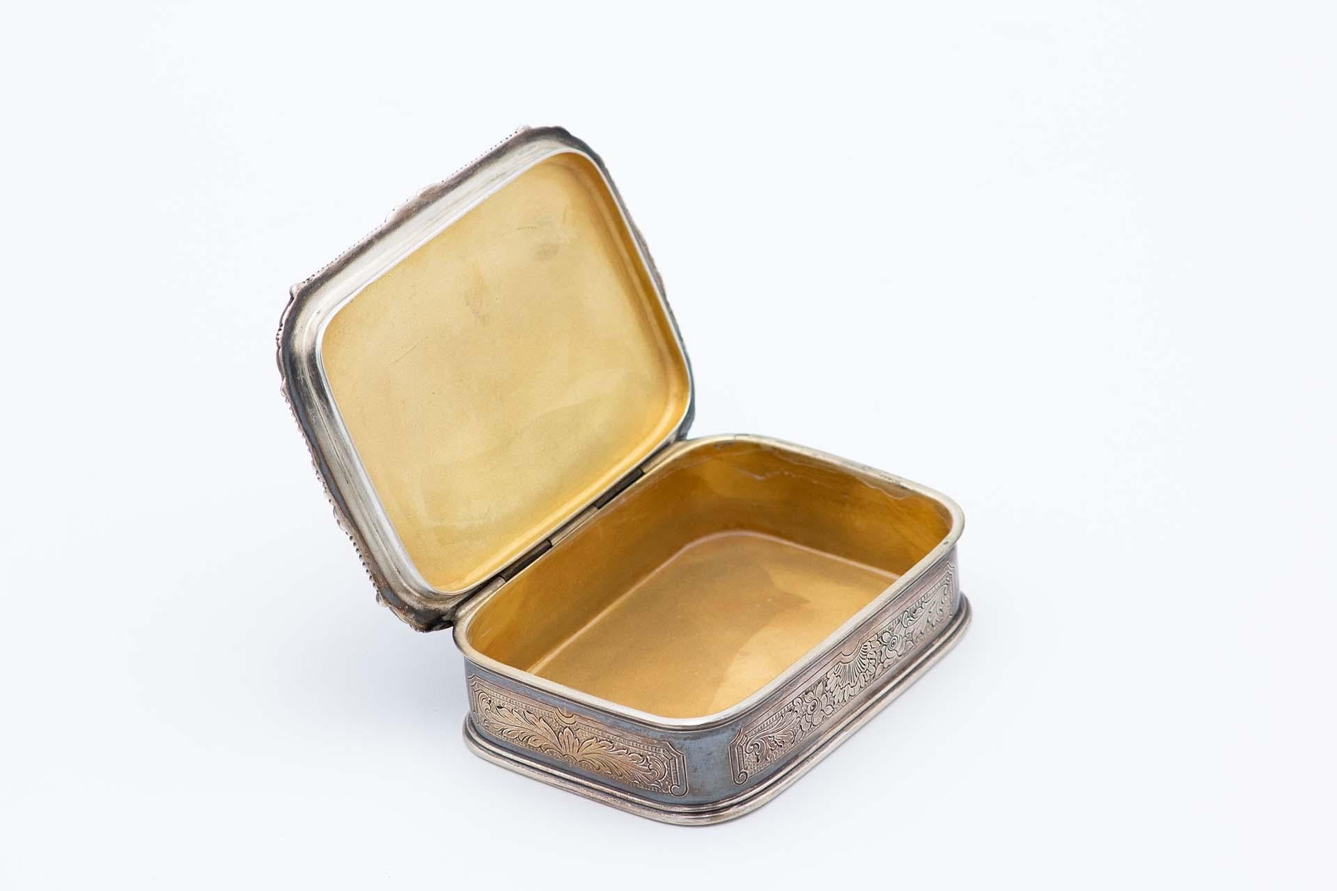 European Silver jewelry box with bucolic scene reliefs on the lid For Sale