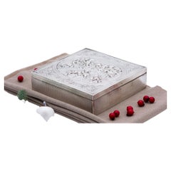 Silver jewelry box with cherubs and floral reliefs, wood-lined interior Silver jewelry box with cherubs and floral reliefs, wood-lined interior