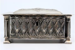 Silver jewelry box with diamond-shaped reliefs on the lid