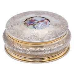 Silver jewelry box with engraved floral motifs