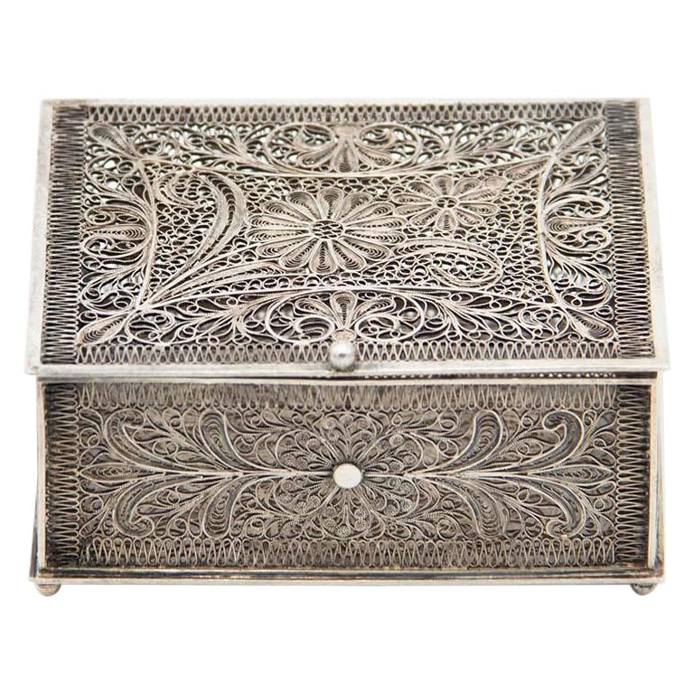 Silver jewelry box with filigree mesh