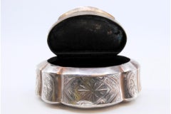 Silver jewelry box with plant engravings and monogram on hinged lid