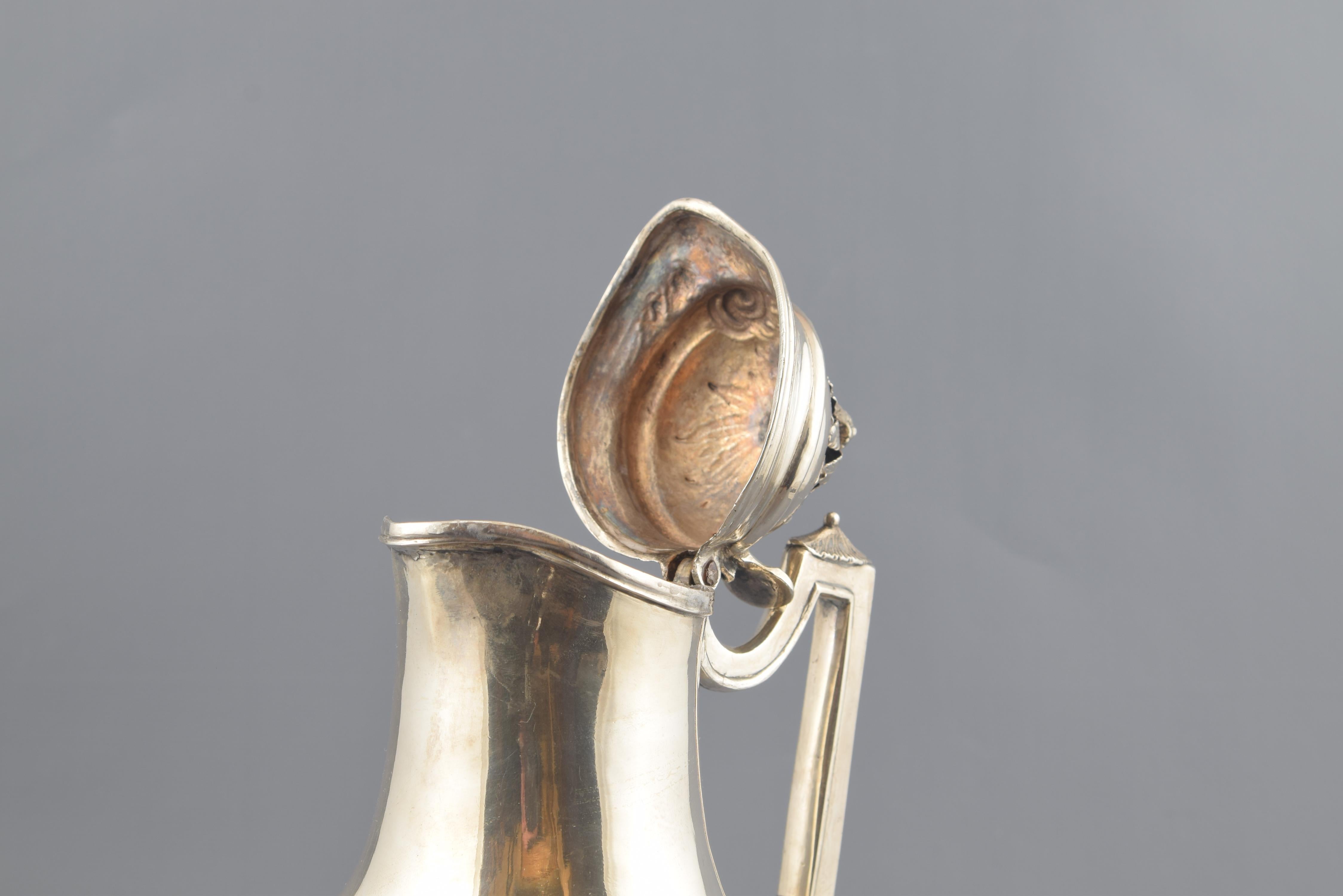 Silberner Silberkrug mit unleserlichen Punzierungen, 18. Jahrhundert im Angebot 4