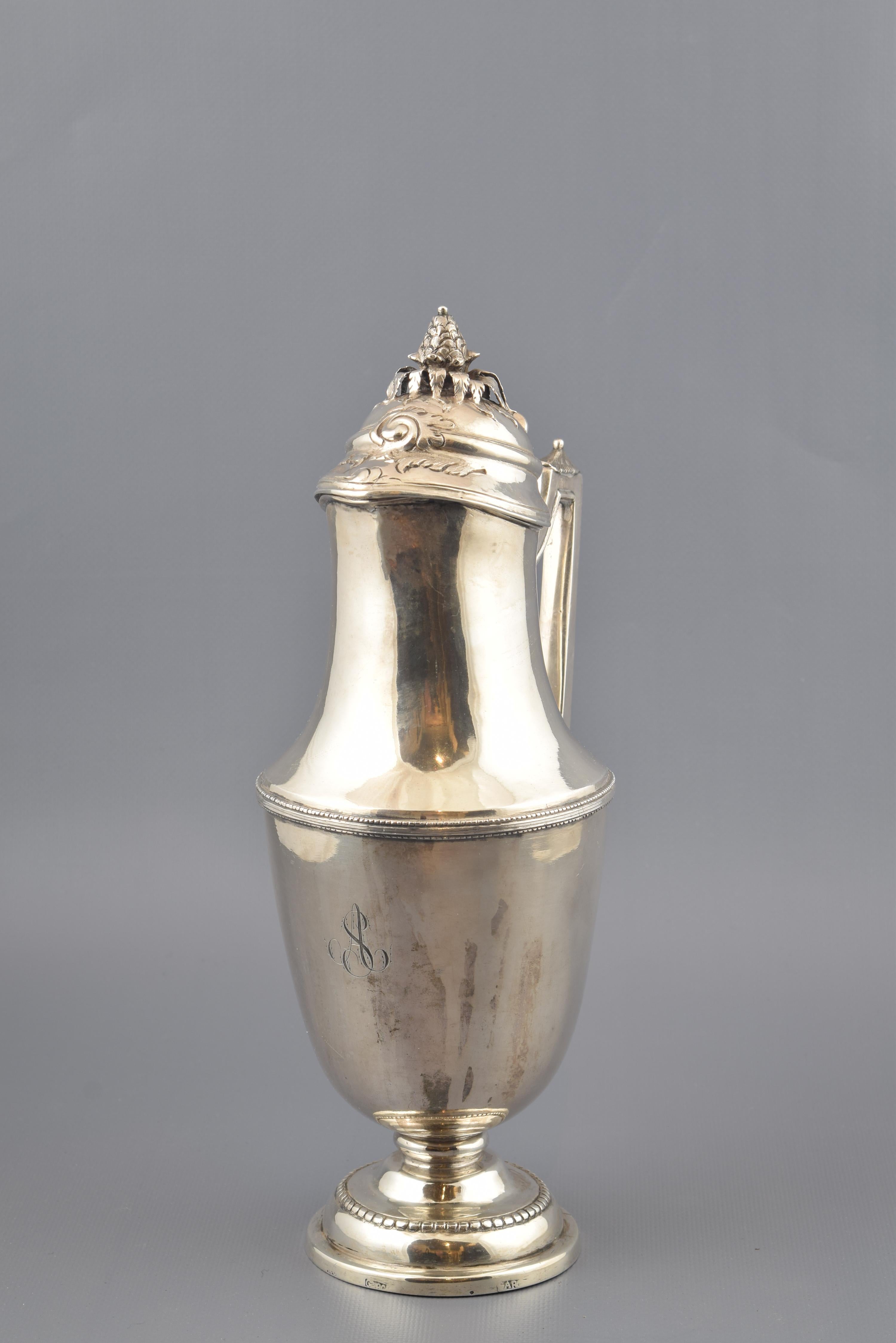 Silberner Silberkrug mit unleserlichen Punzierungen, 18. Jahrhundert im Angebot 2