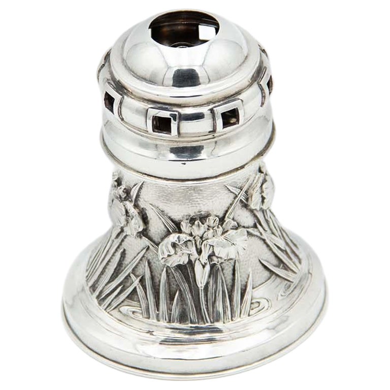 Silver lamp with floral reliefs in the Art Nouveau style im Angebot