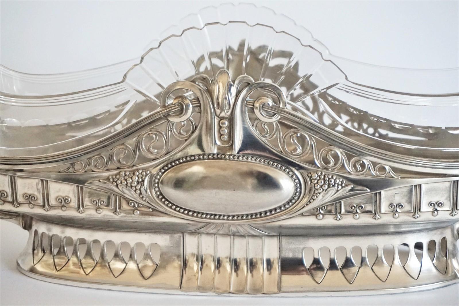 Silver Centrepiece with Original Cut Crystal Liner, Austria, 1900-1910 In Good Condition In Frankfurt am Main, DE
