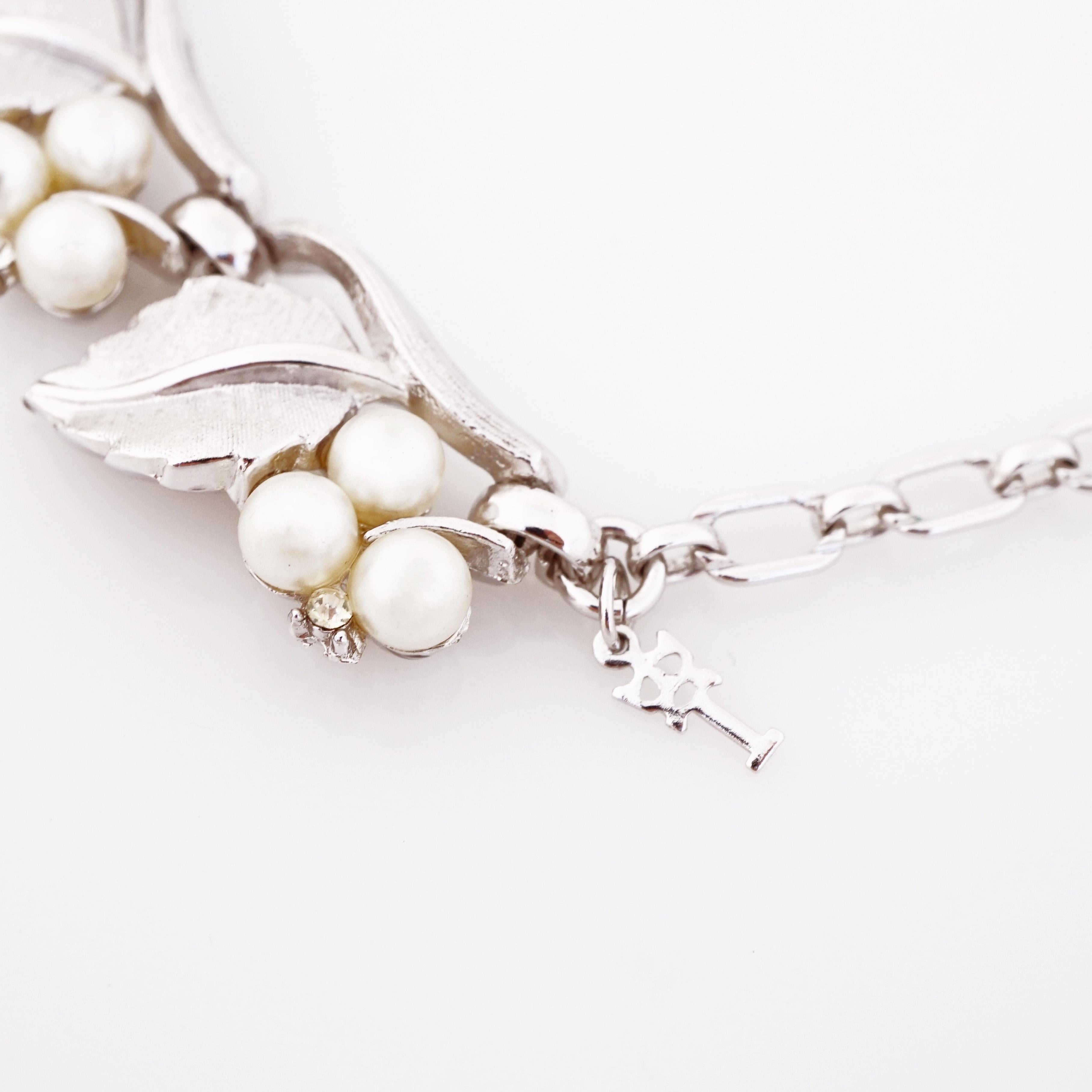 Silver Leaf and Pearl Cluster Choker Necklace By Crown Trifari, 1960s In Good Condition In McKinney, TX
