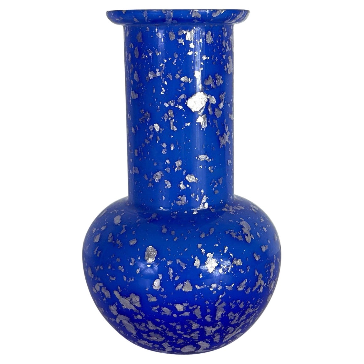 Vase bleu à feuilles d'argent en vente