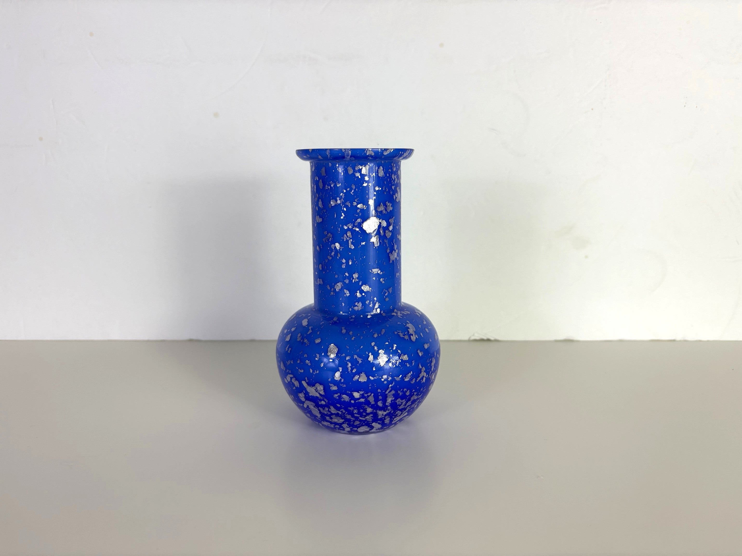 Vaso blu a foglie d'argento in vendita