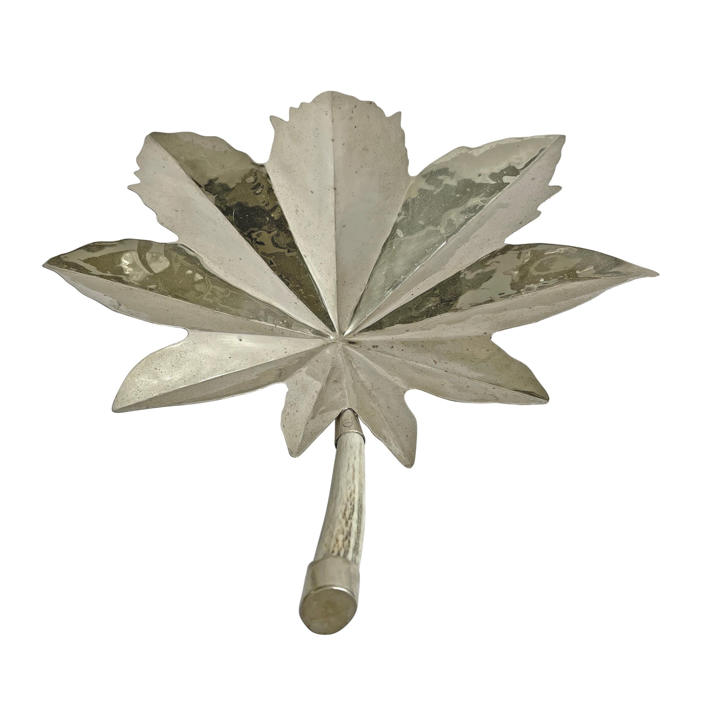 20ième siècle Assiette Silver Leaf en vente