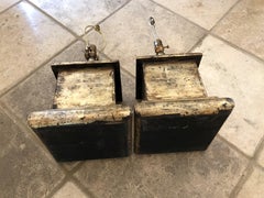 Paar antikisierte, handgeschnitzte Blattsilber-Lampensockel