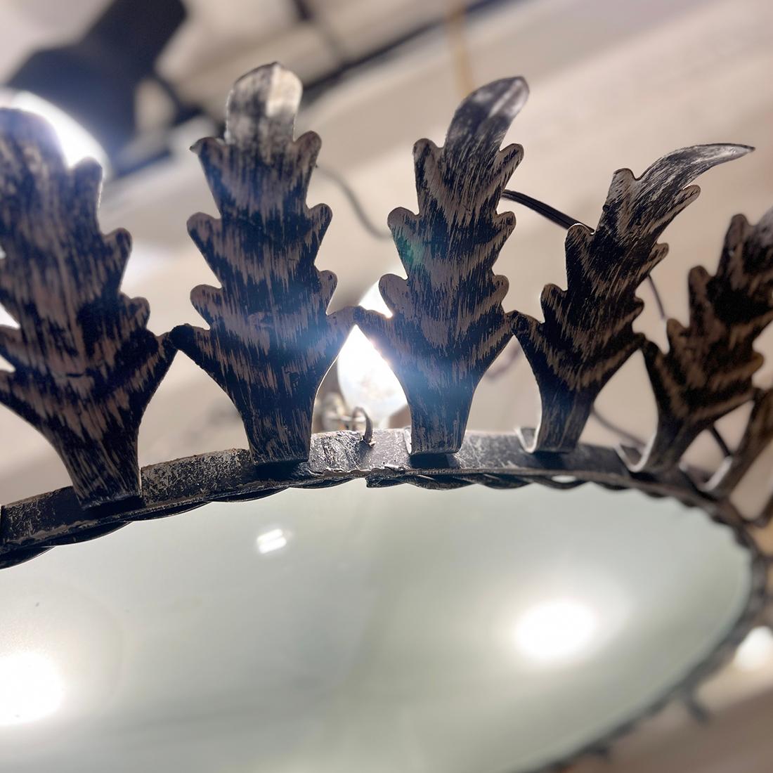 Circa 1930 italien, luminaire en argent avec 4 lumières intérieures, patine d'origine.

Mesures :
Hauteur : 15
Longueur : 30