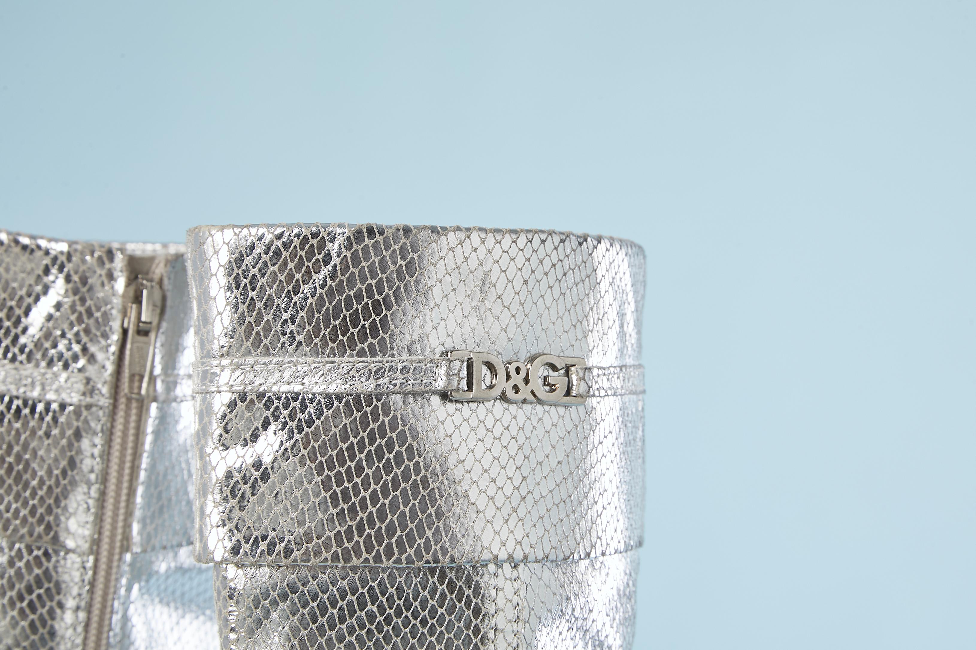 Silberne Lederstiefel mit Pythonlack und Kreppsohle D&G Junior Dolce&Gabbana  im Zustand „Neu“ im Angebot in Saint-Ouen-Sur-Seine, FR