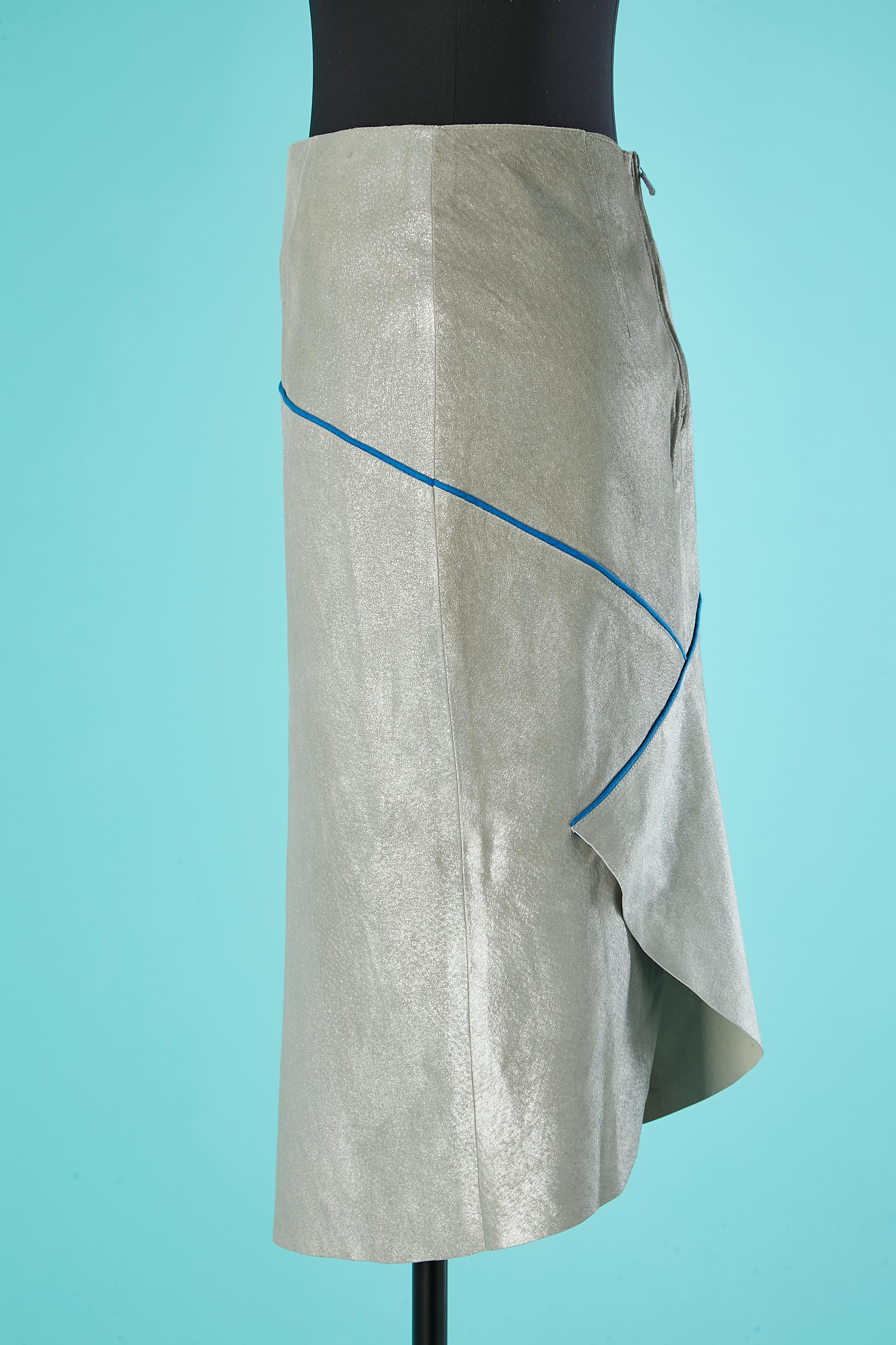 Silver leather skirt with blue piping wrapped on the back.
Blue cotton lining. Zip closure on the top middle back. 
SIZE 36 (Fr) 4 (US) S 