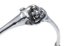 Bracciale rigido leopardato in argento con leopardi avvolgenti