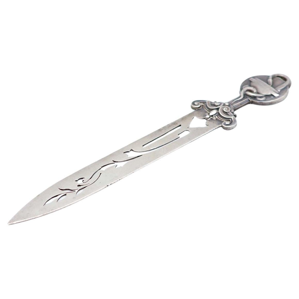 Silberner Brieföffner mit eingeschnittener Klinge