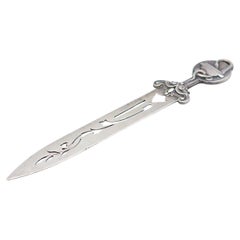 Silberner Brieföffner mit eingeschnittener Klinge