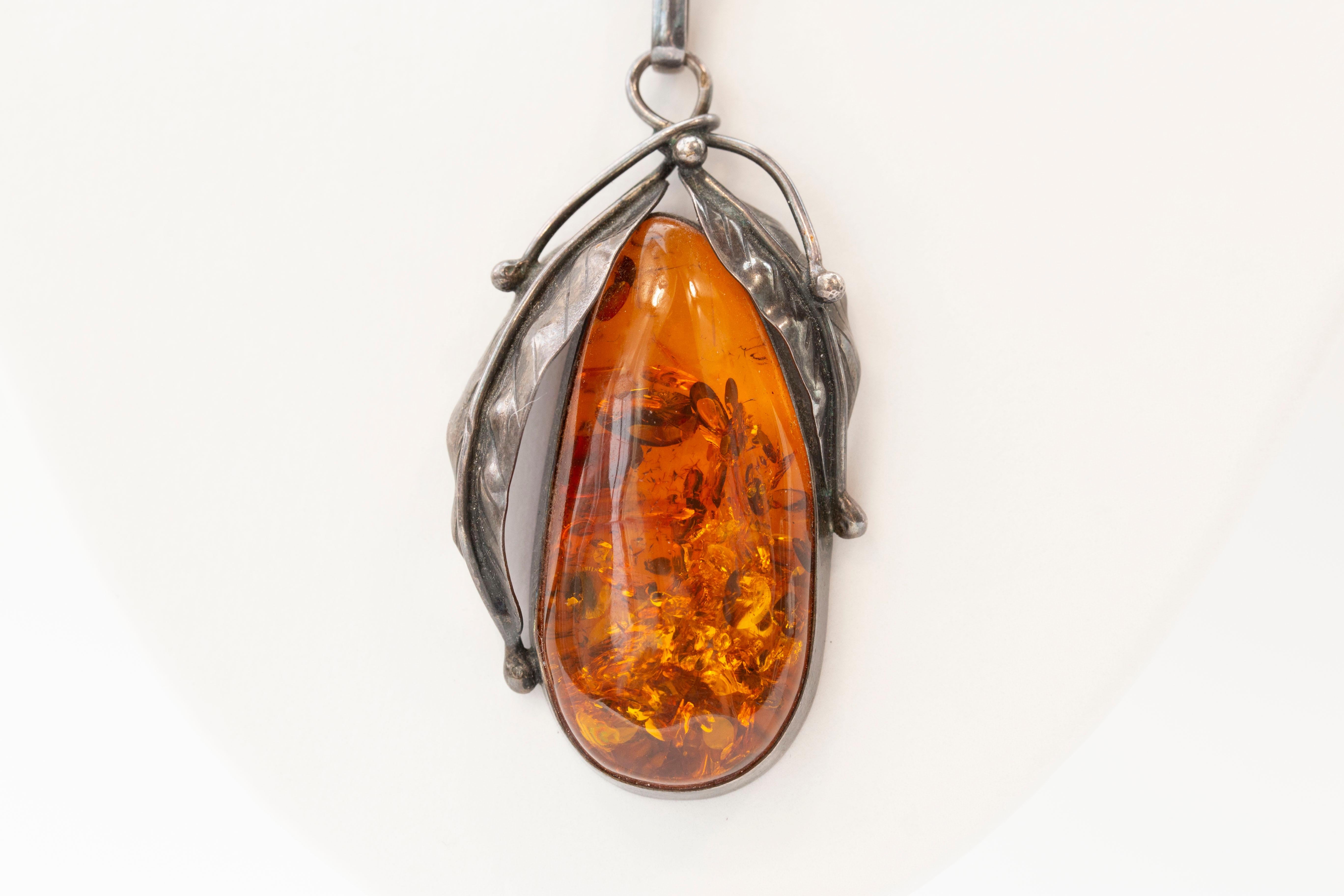 Silver Link Necklace with Large Baltic Amber Pendant For Sale 4