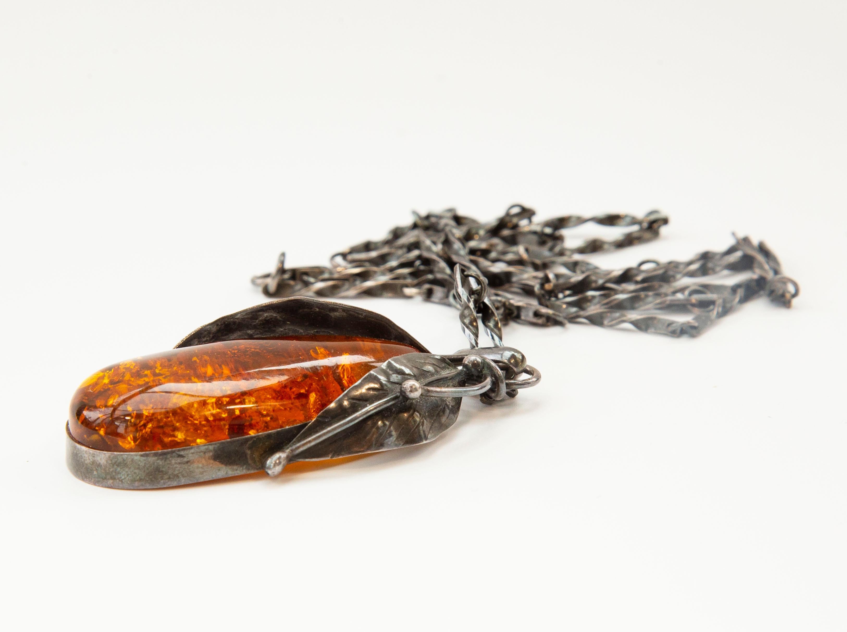 Silver Link Necklace with Large Baltic Amber Pendant For Sale 6