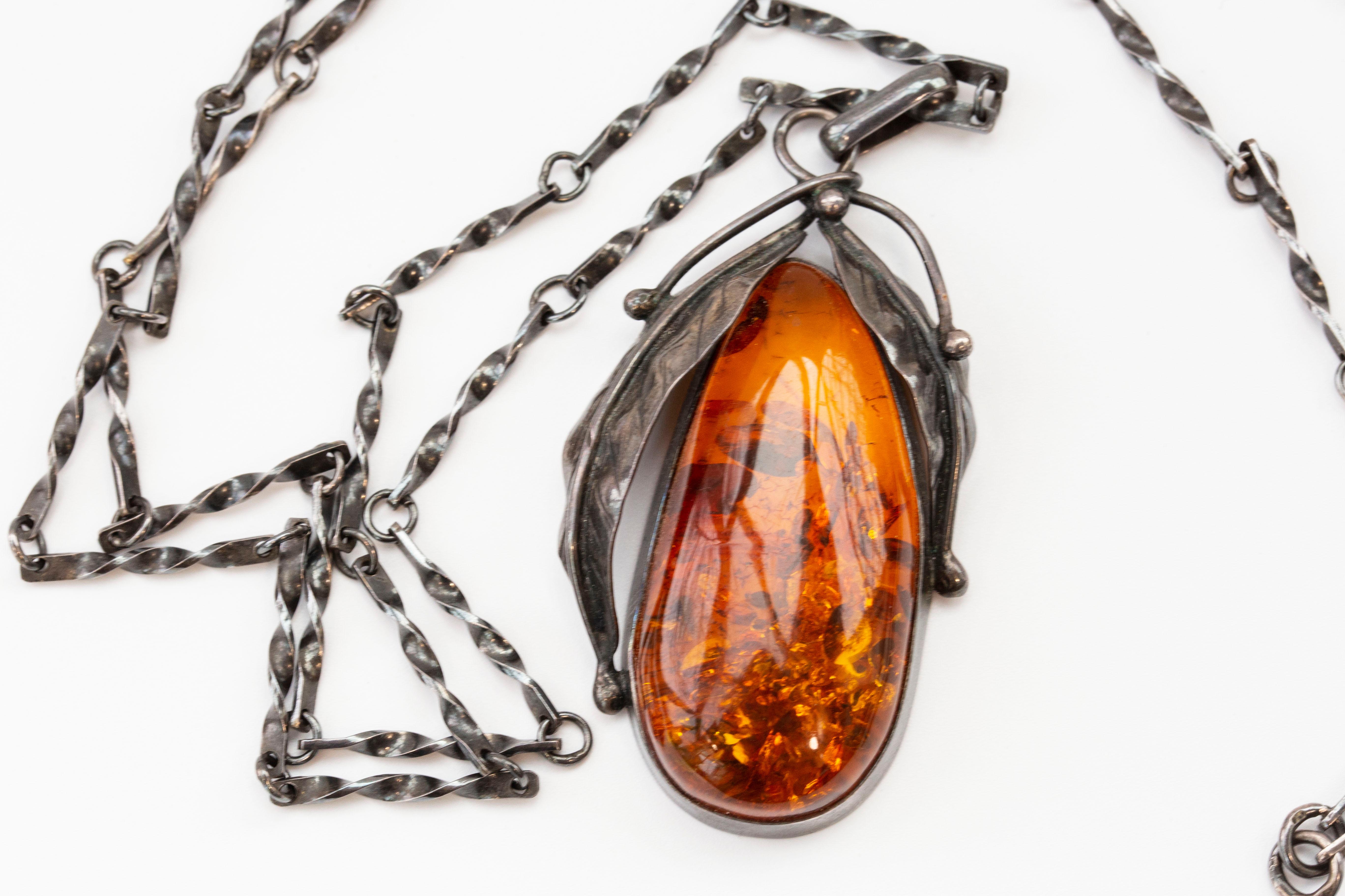 Silver Link Necklace with Large Baltic Amber Pendant For Sale 1