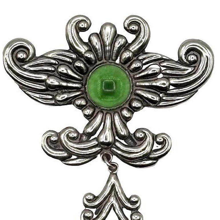 Antike Jugendstil-Brosche aus Silber und grünem Stein im Stil des Jugendstils (Moderne der Mitte des Jahrhunderts) im Angebot