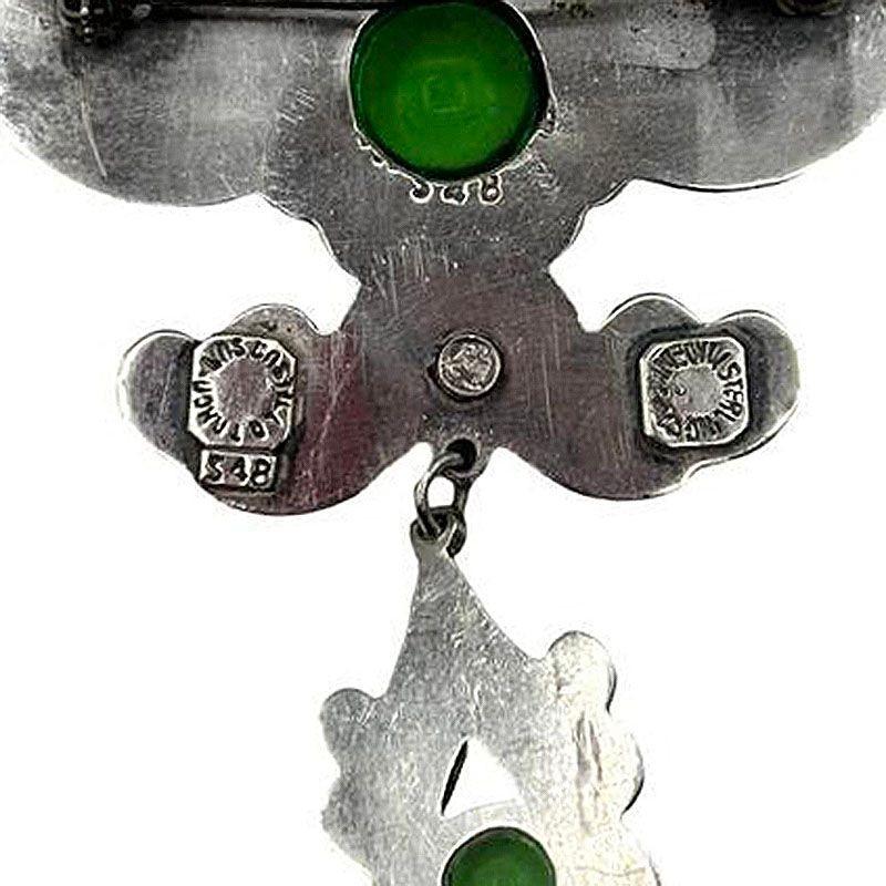 Antike Jugendstil-Brosche aus Silber und grünem Stein im Stil des Jugendstils (Mitte des 20. Jahrhunderts) im Angebot