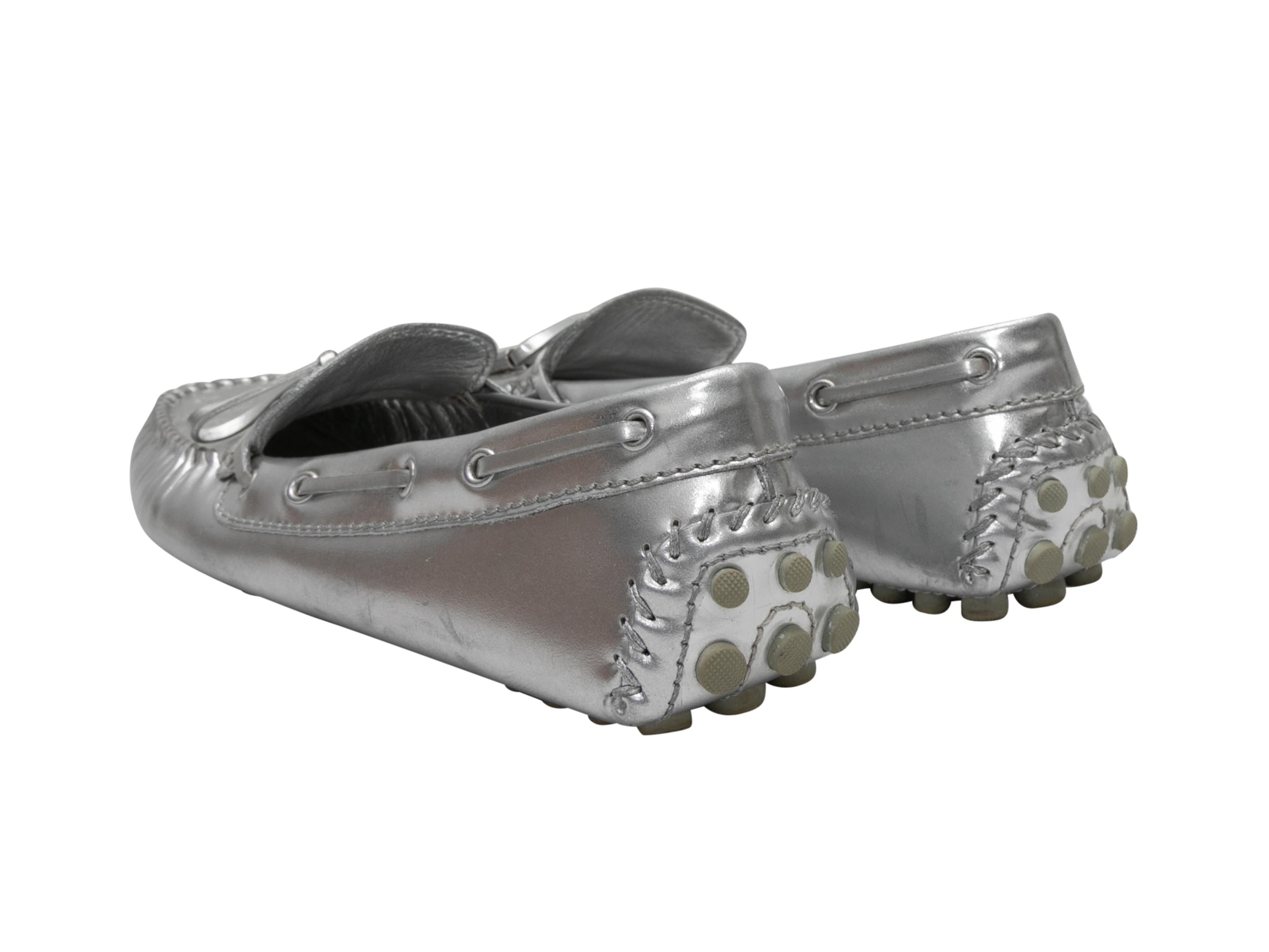 Silber Louis Vuitton Metallic Leder Driving Loafers Größe 39 1