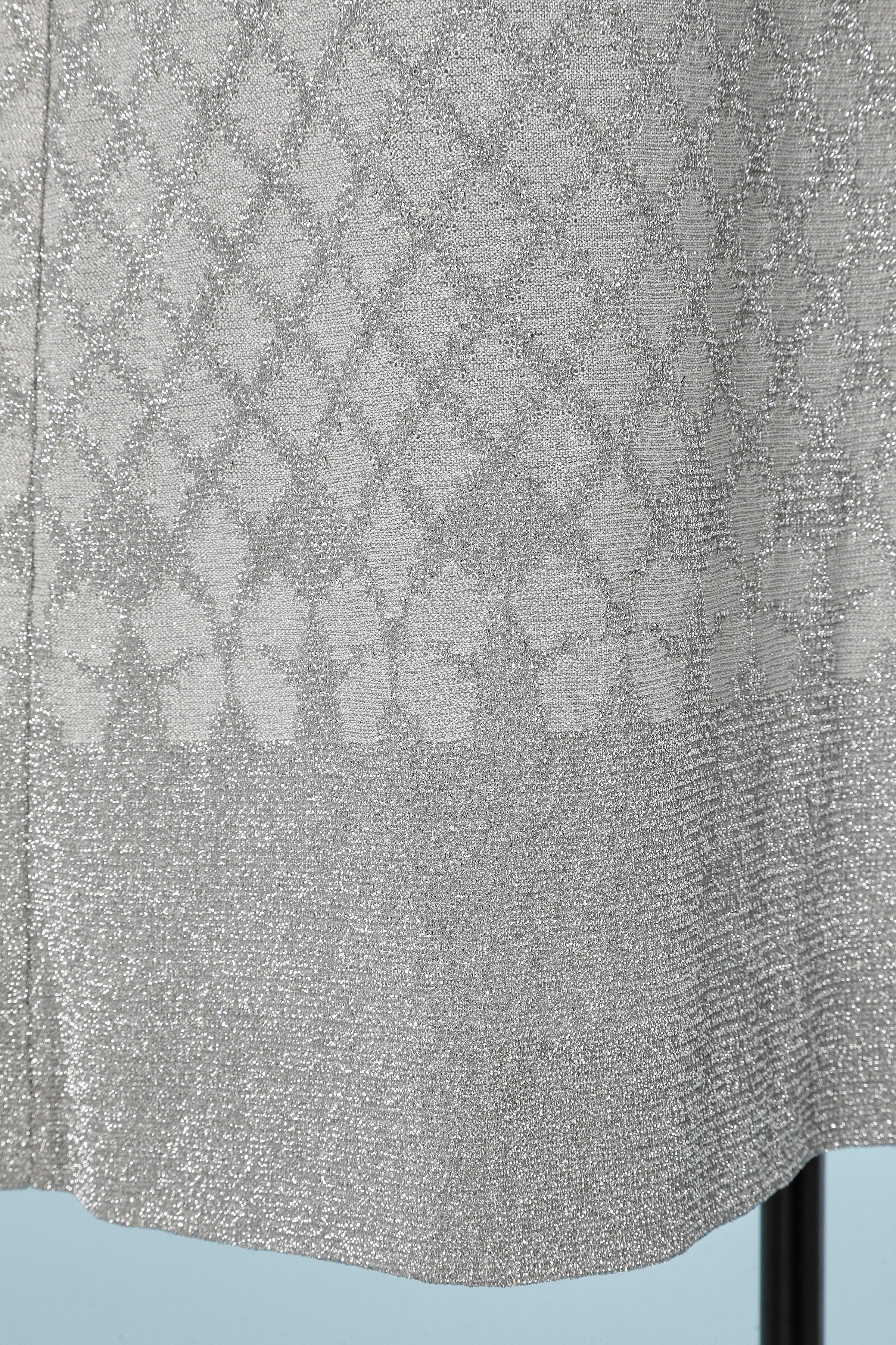 Silberner Lurex-Jersey ärmellos  Kleid mit Rautenmuster. 
Futter aus Polyester. 
GRÖSSE L