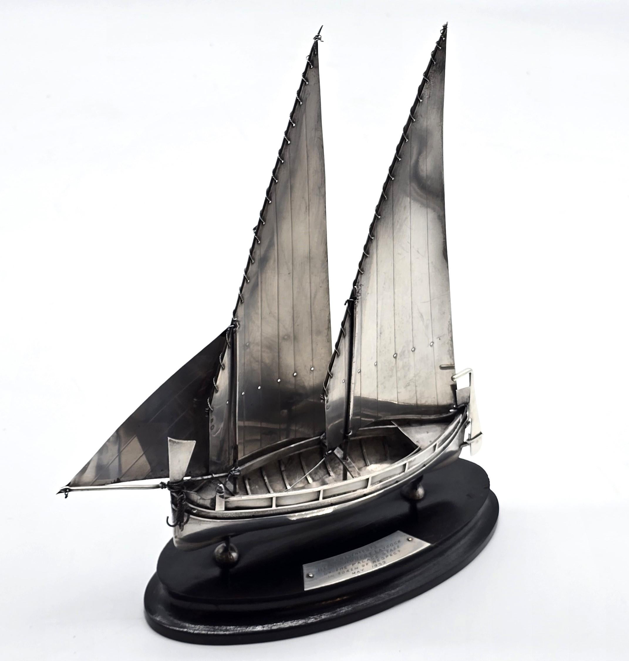 bateau militaire royal maltais présenté à Sir Robert Laycock, major général en vente 6