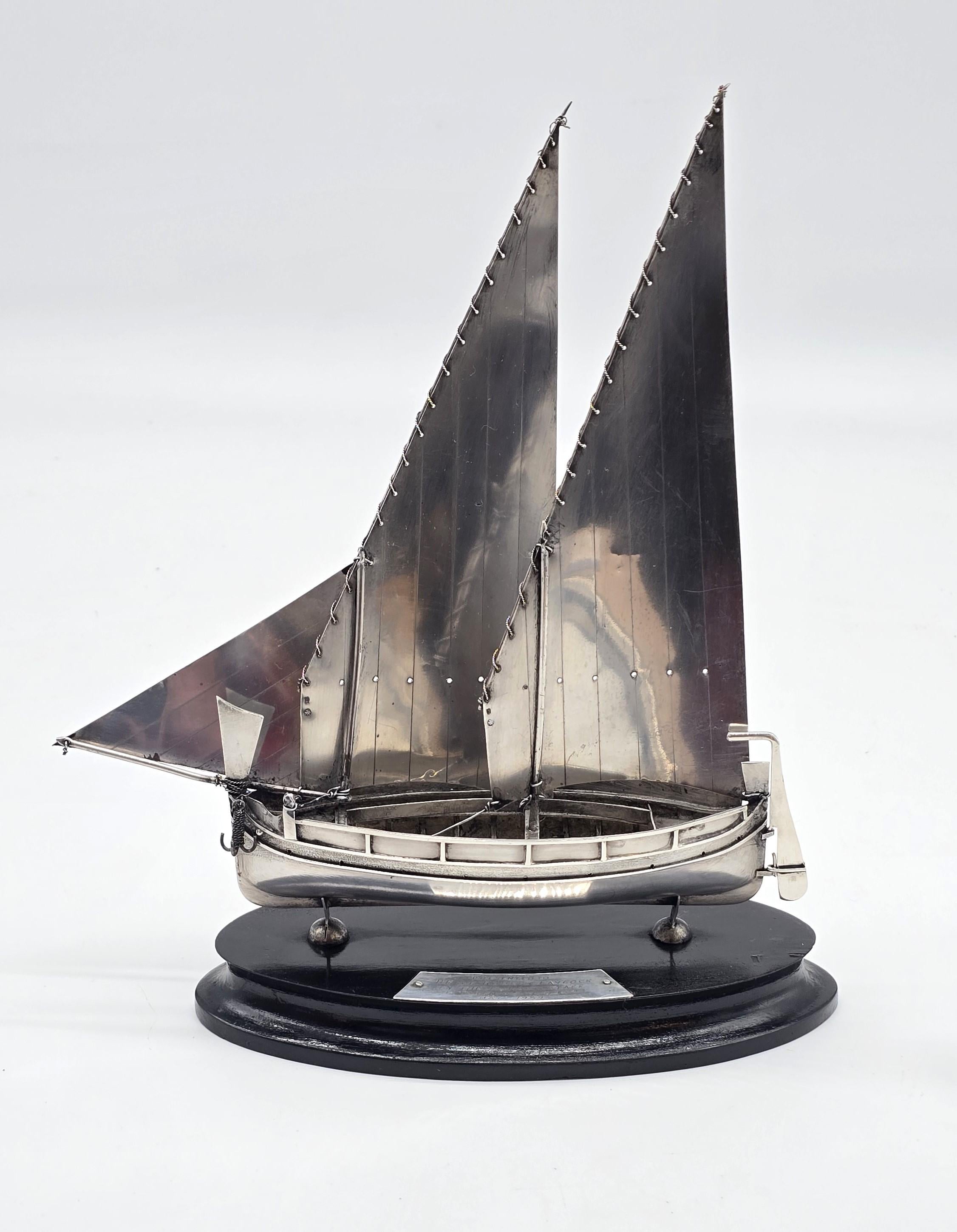 bateau militaire royal maltais présenté à Sir Robert Laycock, major général en vente 12
