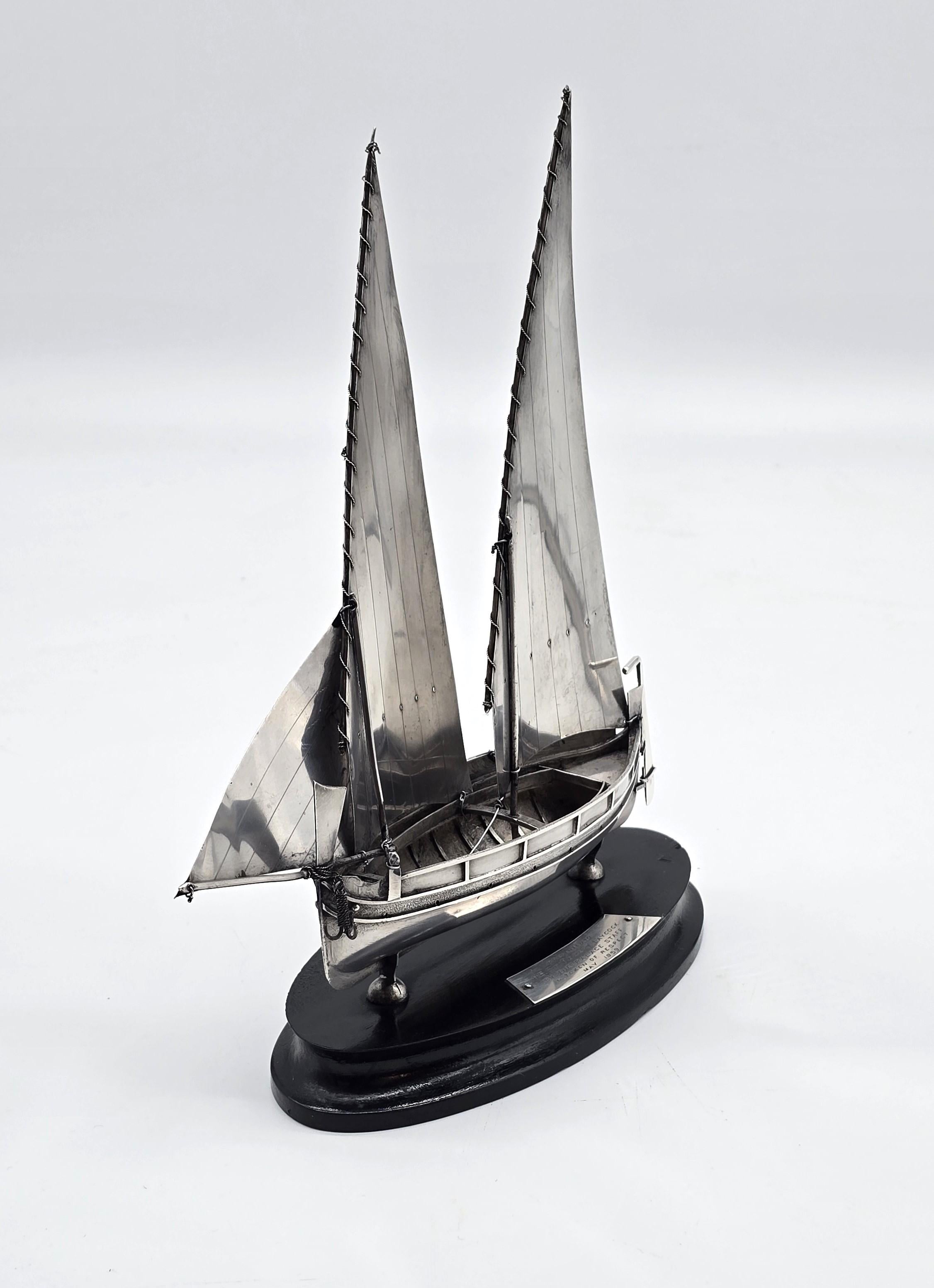 Fait main bateau militaire royal maltais présenté à Sir Robert Laycock, major général en vente